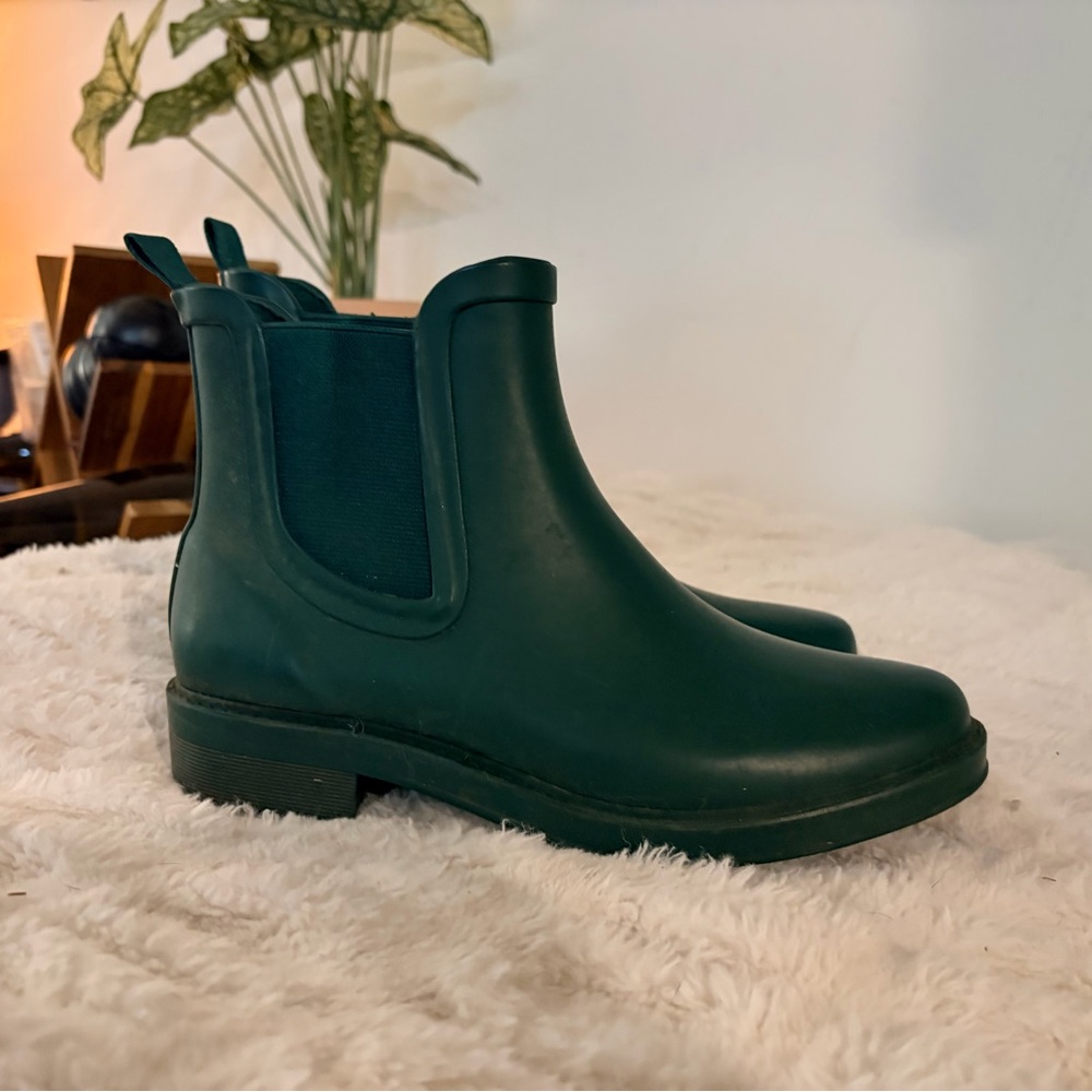 Green Chelsea Rain Boots J Crew sz 7 or can add for free to other purchase